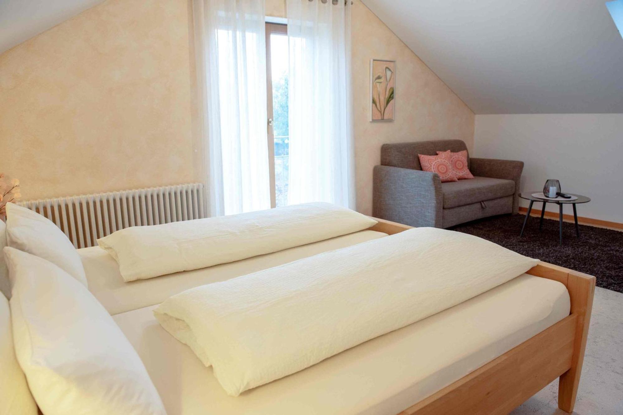 Gaestehaus Am Fuerstweg Heuchelheim-Klingen Buitenkant foto